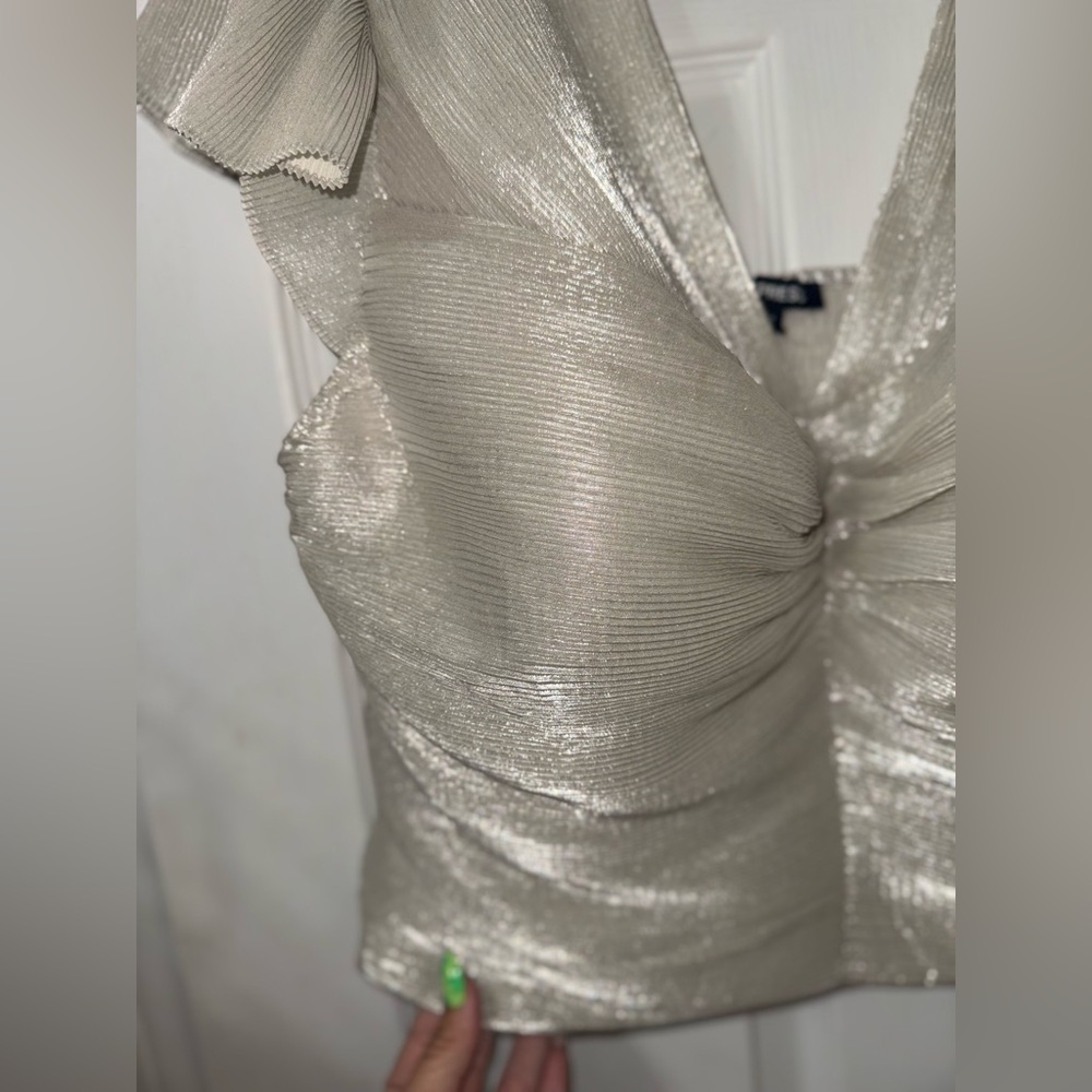 Express Metallic Pleated Flutter Sleeve Cropped Top - Picture 3 of 6